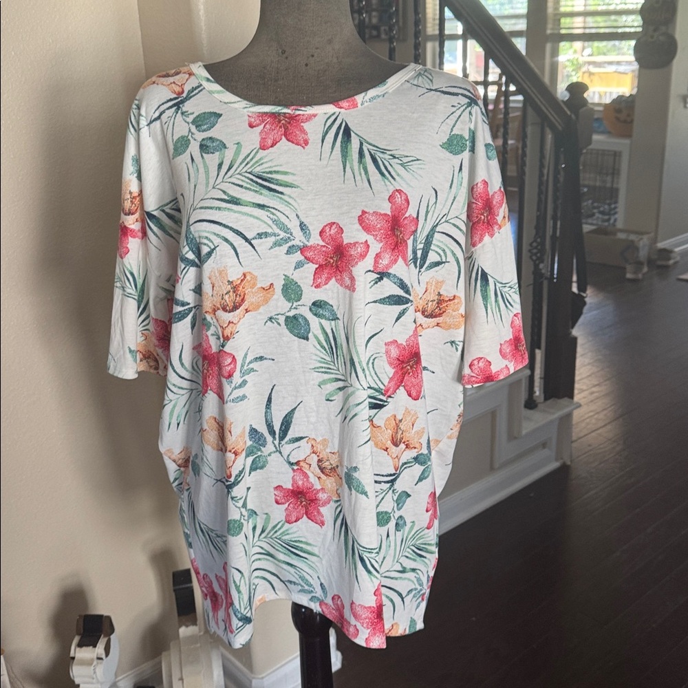 LuLaRoe floral Irma Top